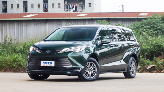 Toyota Sienna Hybrid Deluxe 2.5L