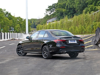 Mercedes-Benz E-Class 300 Limousine Luxury Dynamic