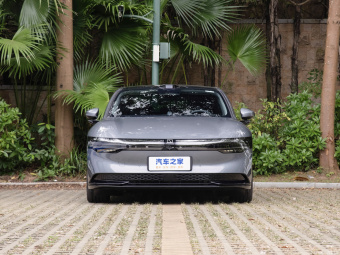 Zeekr 007 Smart 75 kWh