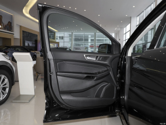 Ford Edge Plus Platinum EcoBoost 245 7 Seat
