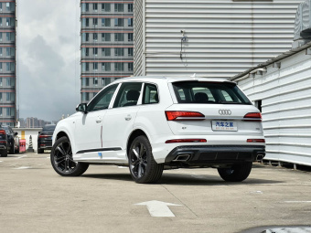 Audi Q7 2025 55 TFSI Quattro S line Sport