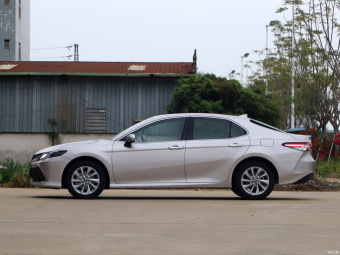 Toyota Camry Deluxe 2.0G
