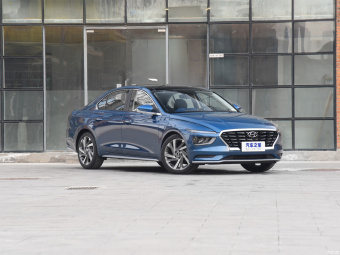 Hyundai Mistra Premium LUX 1.8L CVT