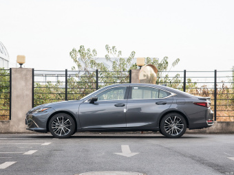 Lexus ES 300h Premium