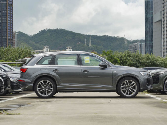 Audi Q7 2025 45 TFSI Quattro S line Sport