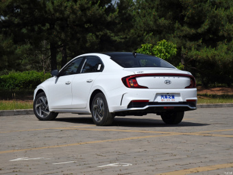 Hyundai Mistra Premium LUX