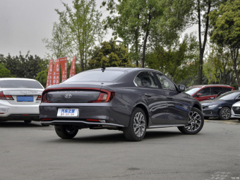 Hyundai Mistra Elite GLX 1.8L CVT