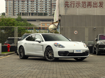 Porsche Panamera 4 E-Hybrid Platinum Edition