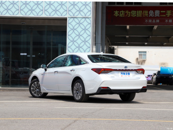 Toyota Avalon Hybrid Deluxe 2.5L