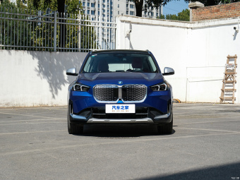 BMW iX1 xDrive30L X Design