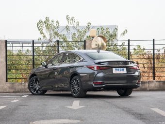 Lexus ES 300h Premium