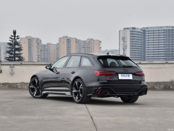 Audi RS6 Avant  4.0T Quattro