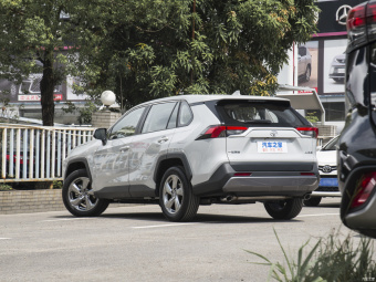 Toyota RAV4 Fashion 2.0L CVT 2WD