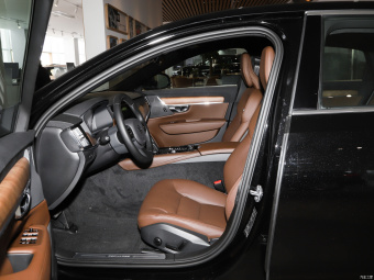 Volvo S90 T8 AWD Zhiyi Luxury