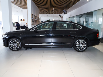 Volvo S90 T8 AWD Zhiyi Luxury