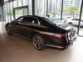 Genesis G90 Flagship AWD