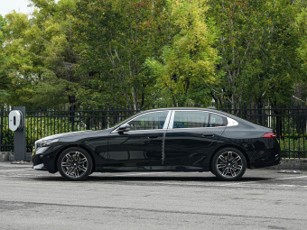 BMW 5 Series 2026 525Li M Sport