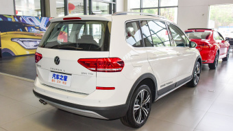 VW Touran L Cross Deluxe 7 Seats 280TSI DSG