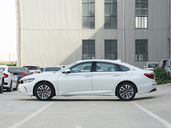 Honda Inspire Sport Hybrid Pure Wisdom 2.0L