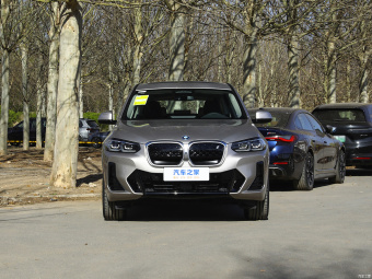 BMW iX3 Prior