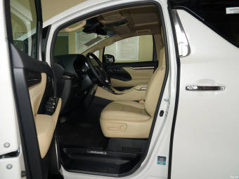 Toyota Alphard Hybrid Deluxe 2.5L
