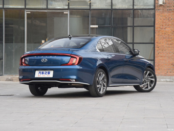 Hyundai Mistra Premium LUX 1.8L CVT