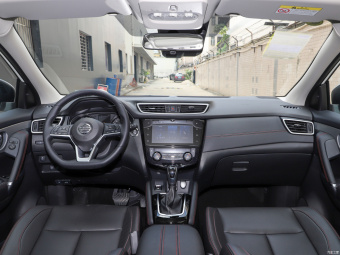 Nissan Qashqai Prem Deluxe 2.0L CVT XV