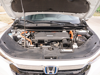 Honda Breeze Sport Hybrid Premium 2.0L