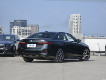 BMW i5 xDrive M60