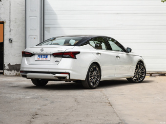 Nissan Altima Premium 2.0T XV