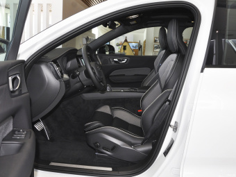 Volvo XC60 B5 AWD Zhiyuan Sports