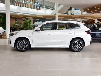 BMW iX1 xDrive30L M Sport