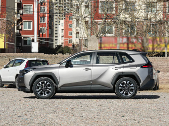 Toyota RAV4 2026 2.0L Two-Wheel Drive Luxury Edition