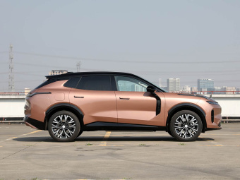 Lynk & Co 08 EM-P 2025 Halo 220km/h AWD Performance