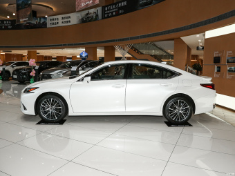 Lexus ES 300h Exclusive