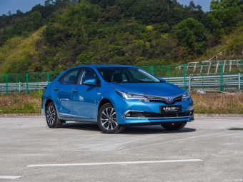 Toyota Corolla PHEV Flagship 1.8L E-CVT