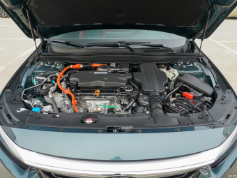 Honda Inspire Sport Hybrid Pure Cross 2.0L
