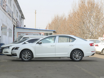 Skoda Octavia Comfort 1.5 MT