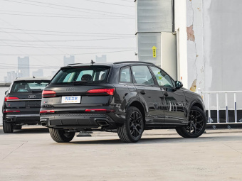 Audi Q7 2025 45 TFSI Quattro S line Black Knight Edition