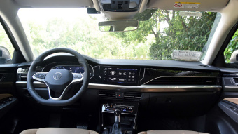 VW Passat Deluxe 380TSI