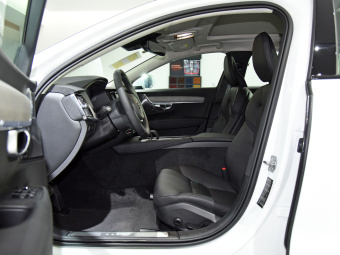 Volvo V90 Cross Country B5 AWD Zhiyuan