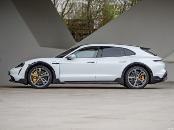 Porsche Taycan Turbo S Cross Turismo