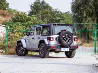 Jeep Wrangler Sahara 2.0T 4D