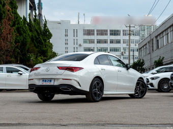 Mercedes-Benz CLA-Class 200 4MATIC