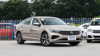 VW Passat Deluxe 330TSI