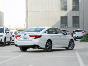 Honda Inspire Sport Hybrid Pure Wisdom 2.0L