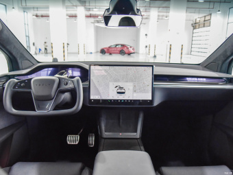 Tesla Model X Plaid