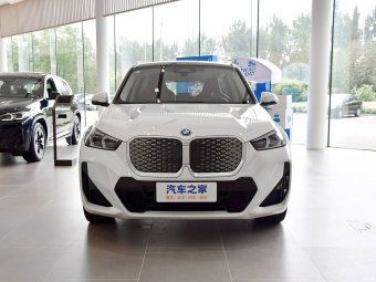 BMW iX1 xDrive30L M Sport