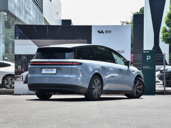 Li Auto i8 2025 Standard Edition