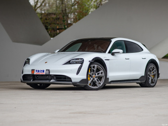Porsche Taycan Turbo S Cross Turismo